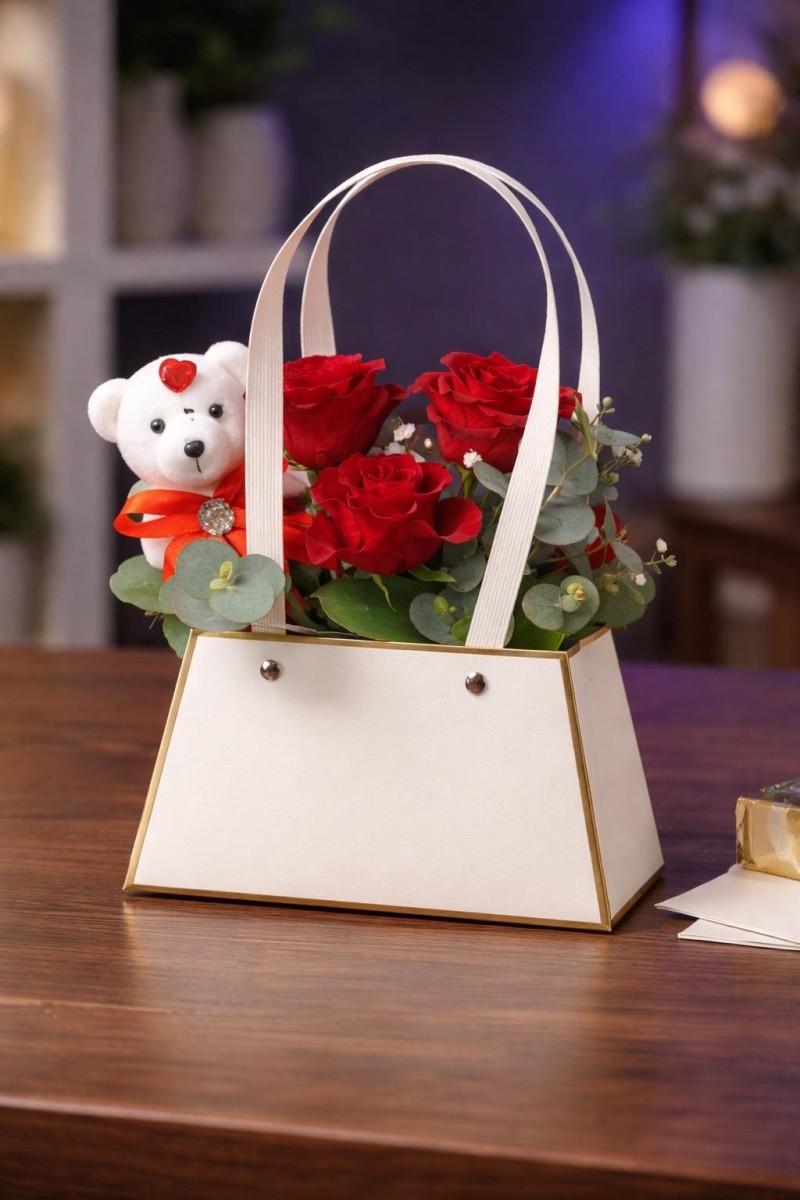 çantada gül aranjmanı